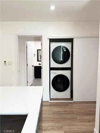 $2,700 | 17000 Burbank Boulevard, Unit 305, Encino, CA 91316