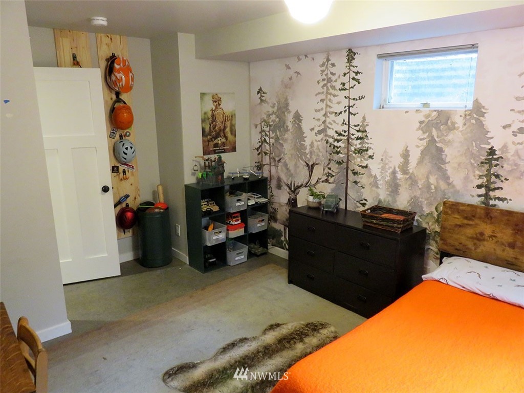 2664 Brown Road Ferndale, WA 98248 - Photo 12 of 16 a bedroom with a bed and a window