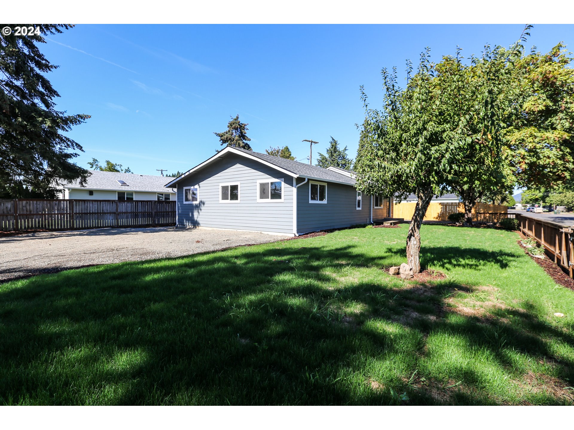 1560 Kelly Boulevard Springfield, OR 97477 - Photo 2 of 24