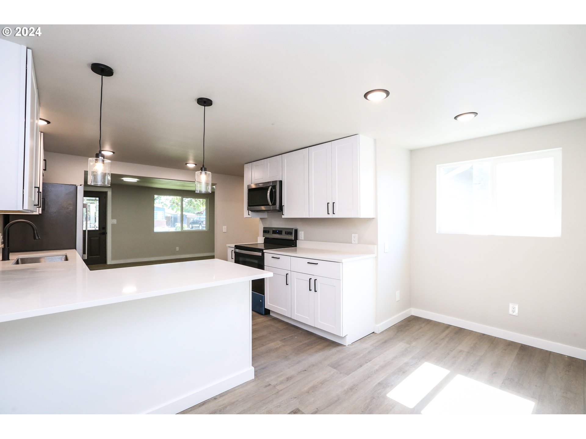 1560 Kelly Boulevard Springfield, OR 97477 - Photo 5 of 24