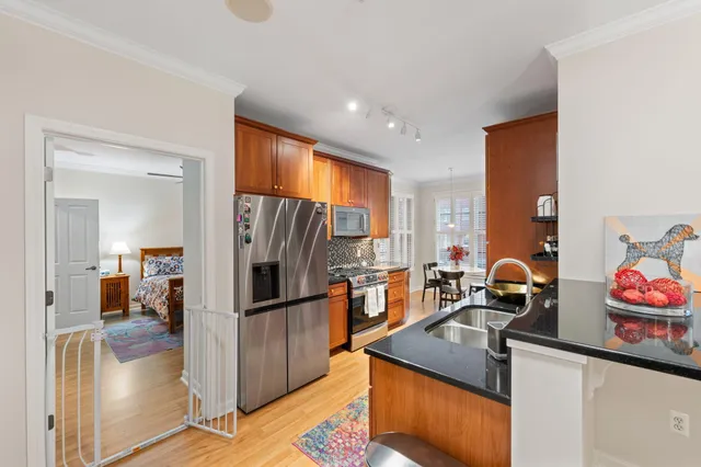 $3,295 | 1008 Portland Avenue, Minneapolis, MN 55404