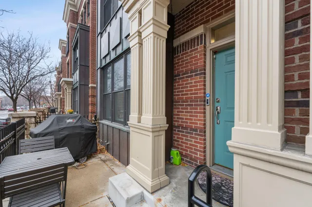 $3,295 | 1008 Portland Avenue, Minneapolis, MN 55404