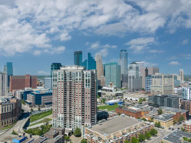 $3,295 | 1008 Portland Avenue, Minneapolis, MN 55404