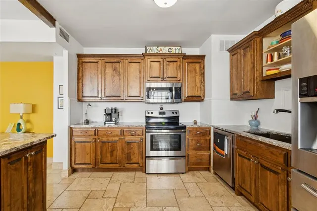 $220,000 | 333 West Meyer Boulevard, Unit 1215, Kansas City, MO 64113