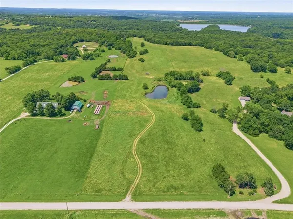 $300,000 | 1804 North 300 Road, Baldwin City, KS 66006