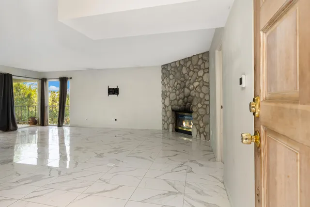 a view of livingroom with furniture