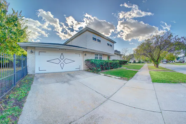 a view of a house with a yard and garage