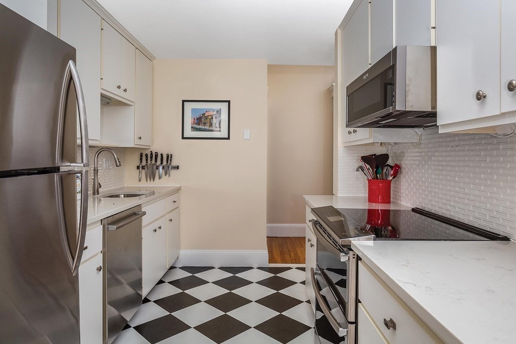 83 Ivy Street, Unit 12 Brookline, MA 02446 - Photo 4 of 7