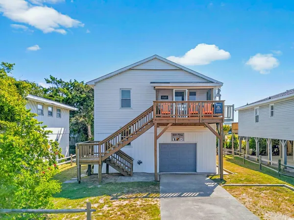 $695,000 | 118 Seaside Drive, Holden Beach, NC 28462