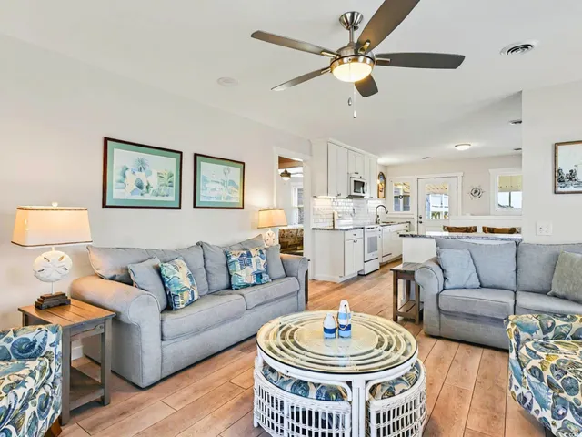 $720,000 | 118 Seaside Drive, Holden Beach, NC 28462