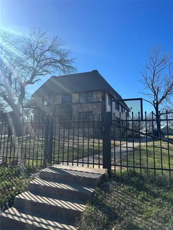 $1,000 | 2260 Hemphill Street, Fort Worth, TX 76110