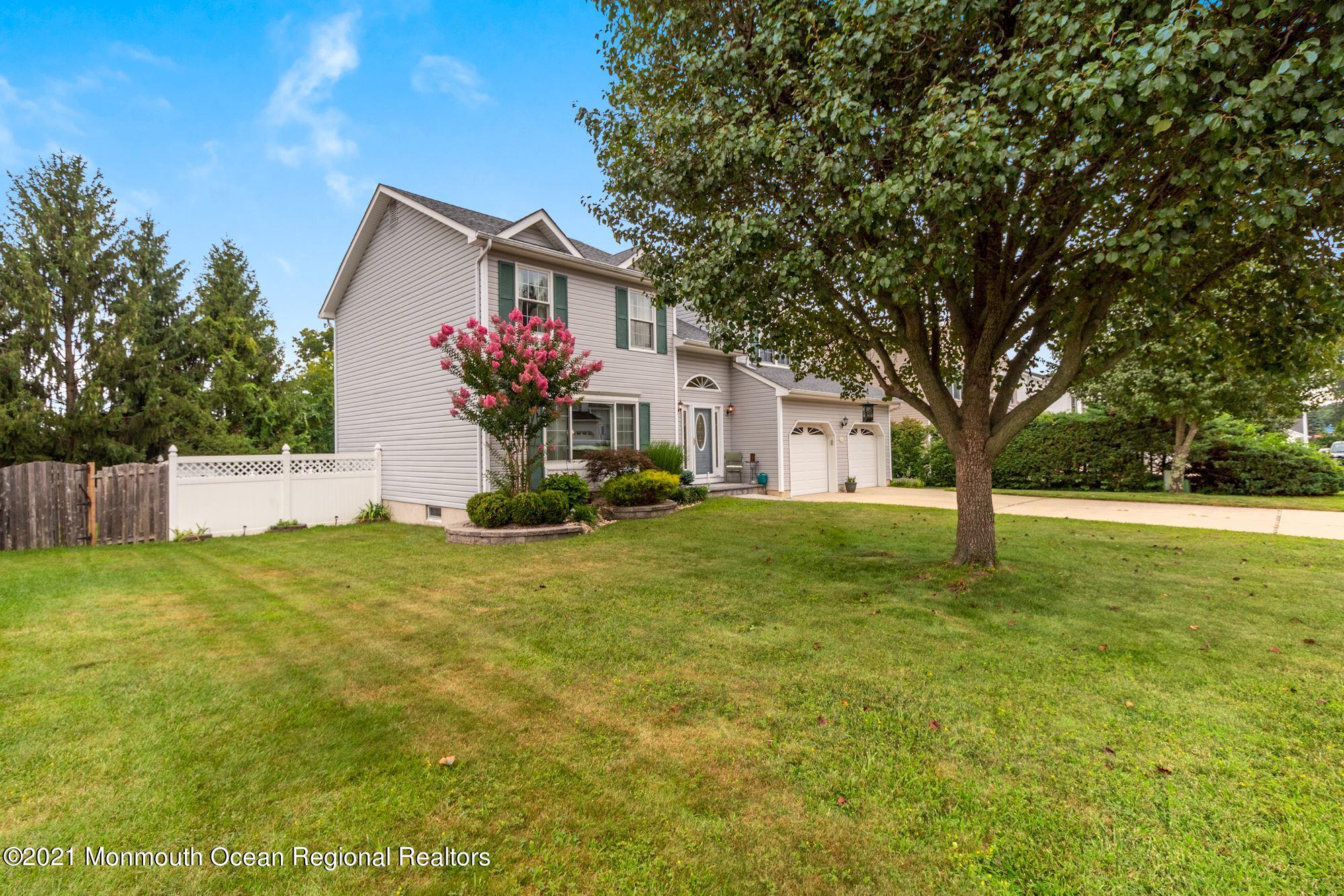 8 Derringer Drive Howell, NJ 07731 - Photo 3 of 33