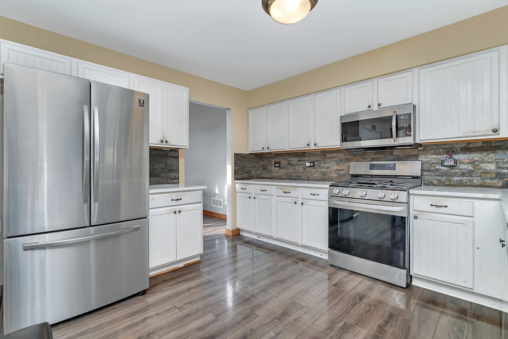 27039 West Hemlock Road Channahon, IL 60410 - Photo 14 of 41 a kitchen with a refrigerator stove and microwave