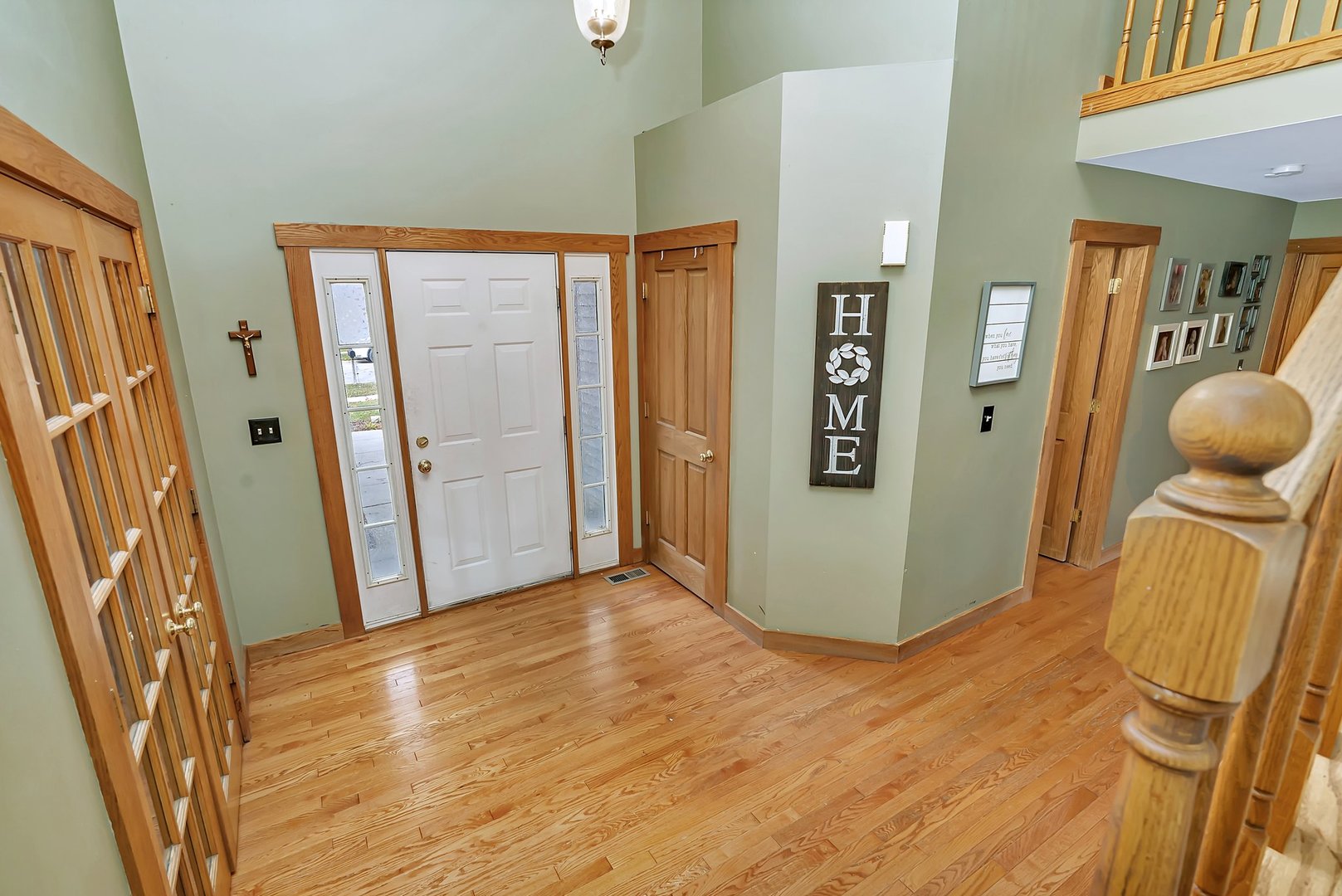 27039 West Hemlock Road Channahon, IL 60410 - Photo 4 of 41 a view of a hallway with front door