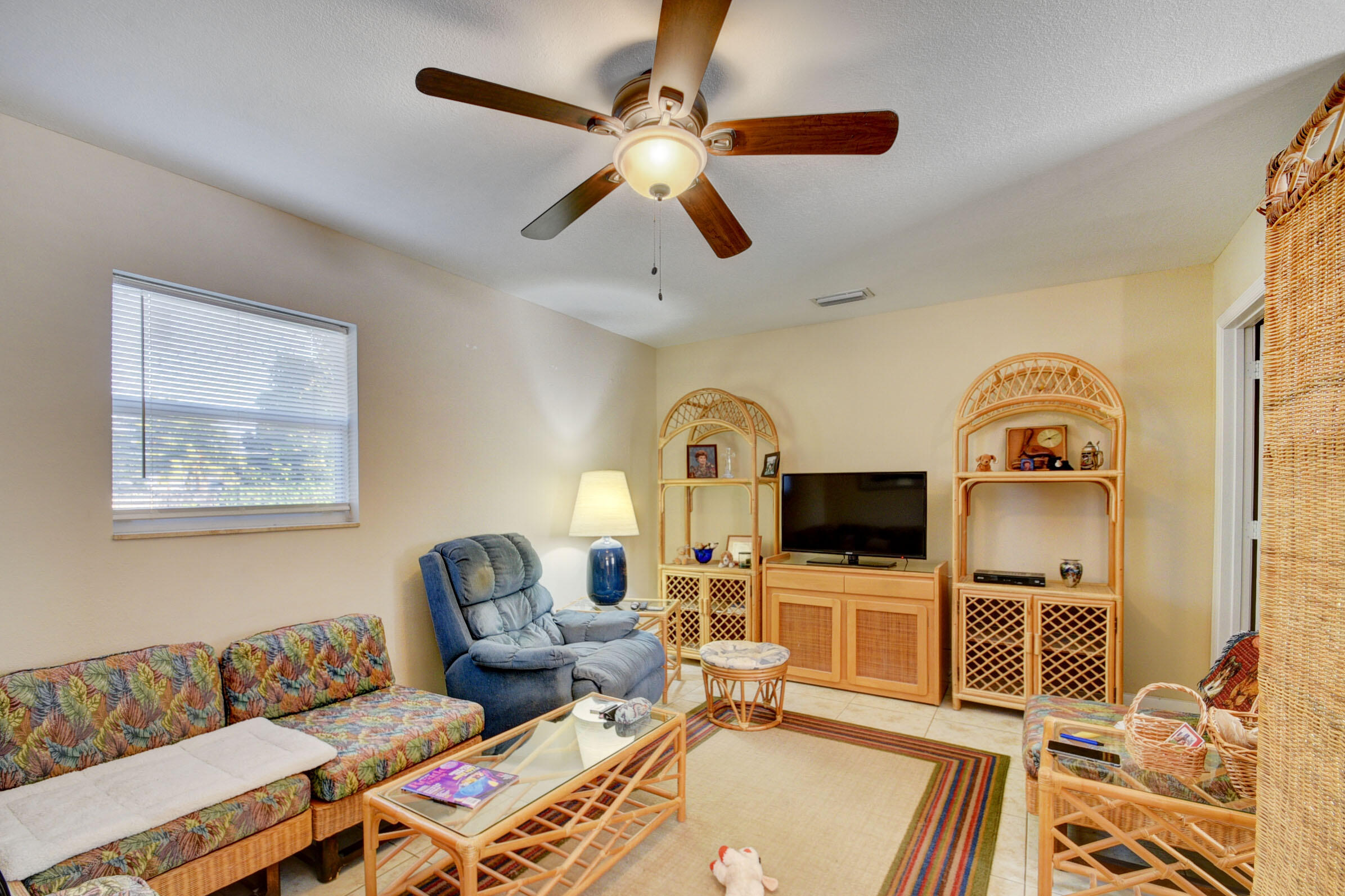 4275 Foss Road Lake Worth, FL 33461 - Photo 19 of 29 Living Room Guest House