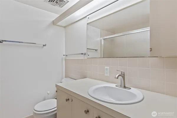 $3,000 | 505 Belmont Avenue East, Unit 501, Seattle, WA 98102