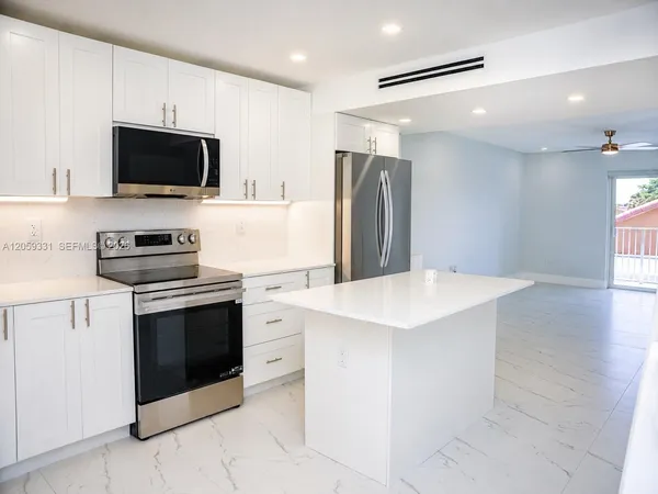 $2,500 | 2750 West 76th Street, Unit 203, Hialeah, FL 33016
