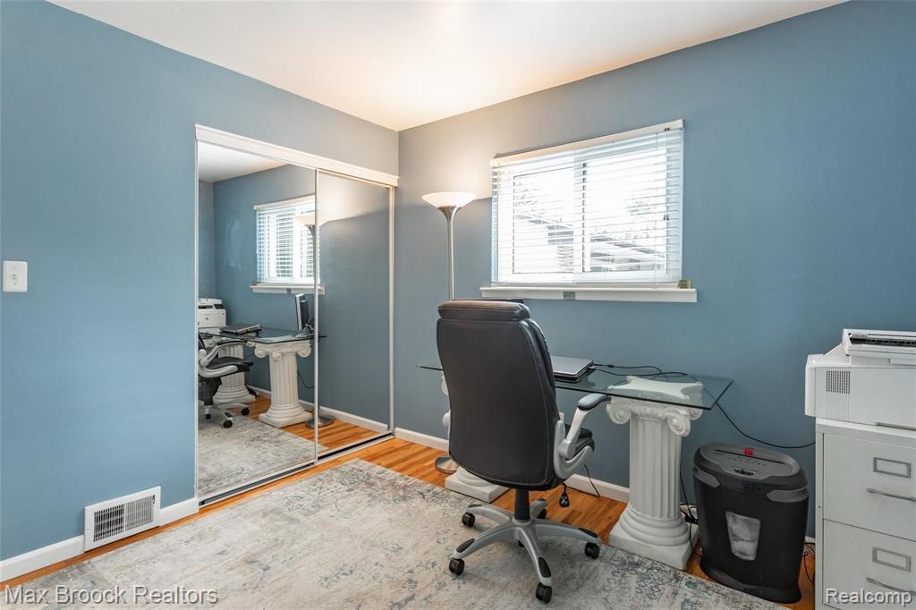 30051 Rambling Road Southfield, MI 48076 - Photo 23 of 42