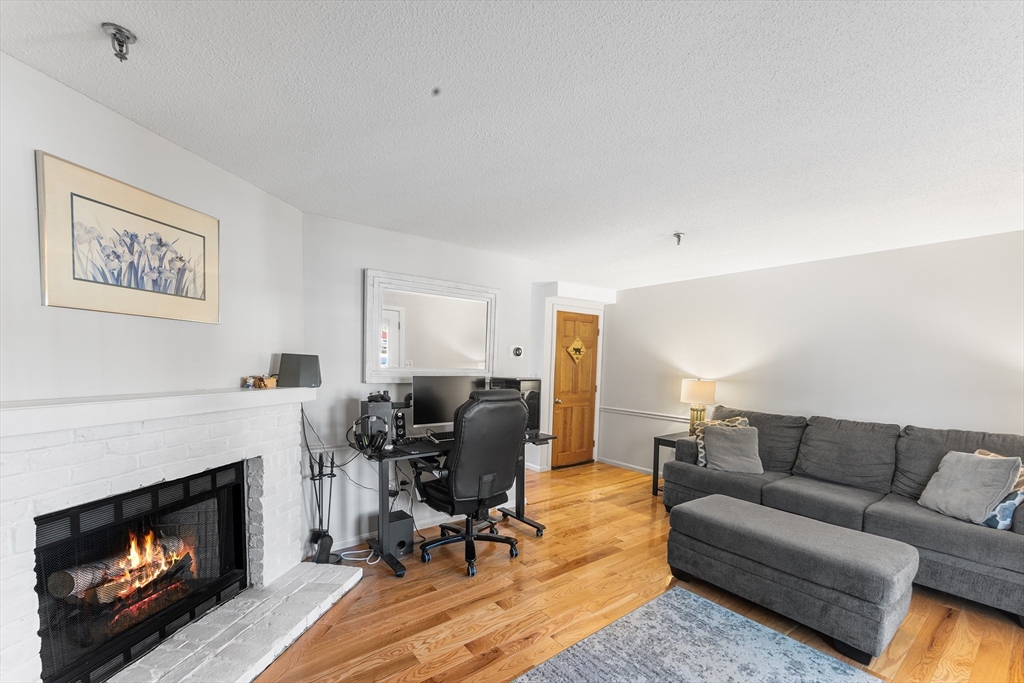 25 Tobey Road, Unit 57 Dracut, MA 01826 - Photo 3 of 24