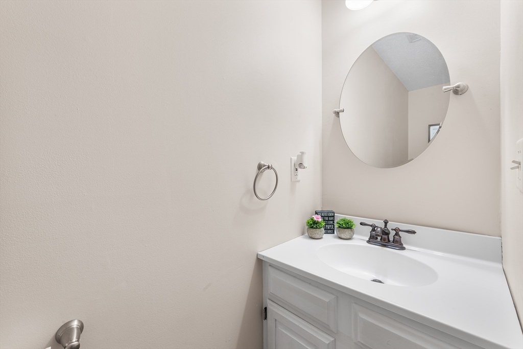 25 Tobey Road, Unit 57 Dracut, MA 01826 - Photo 5 of 24