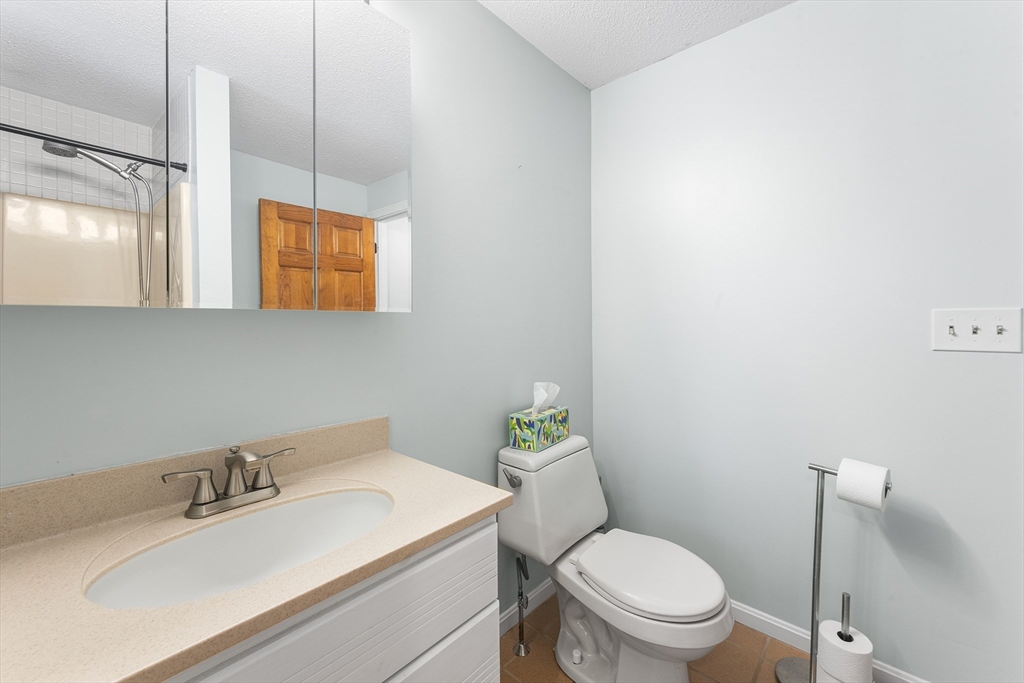 25 Tobey Road, Unit 57 Dracut, MA 01826 - Photo 9 of 24