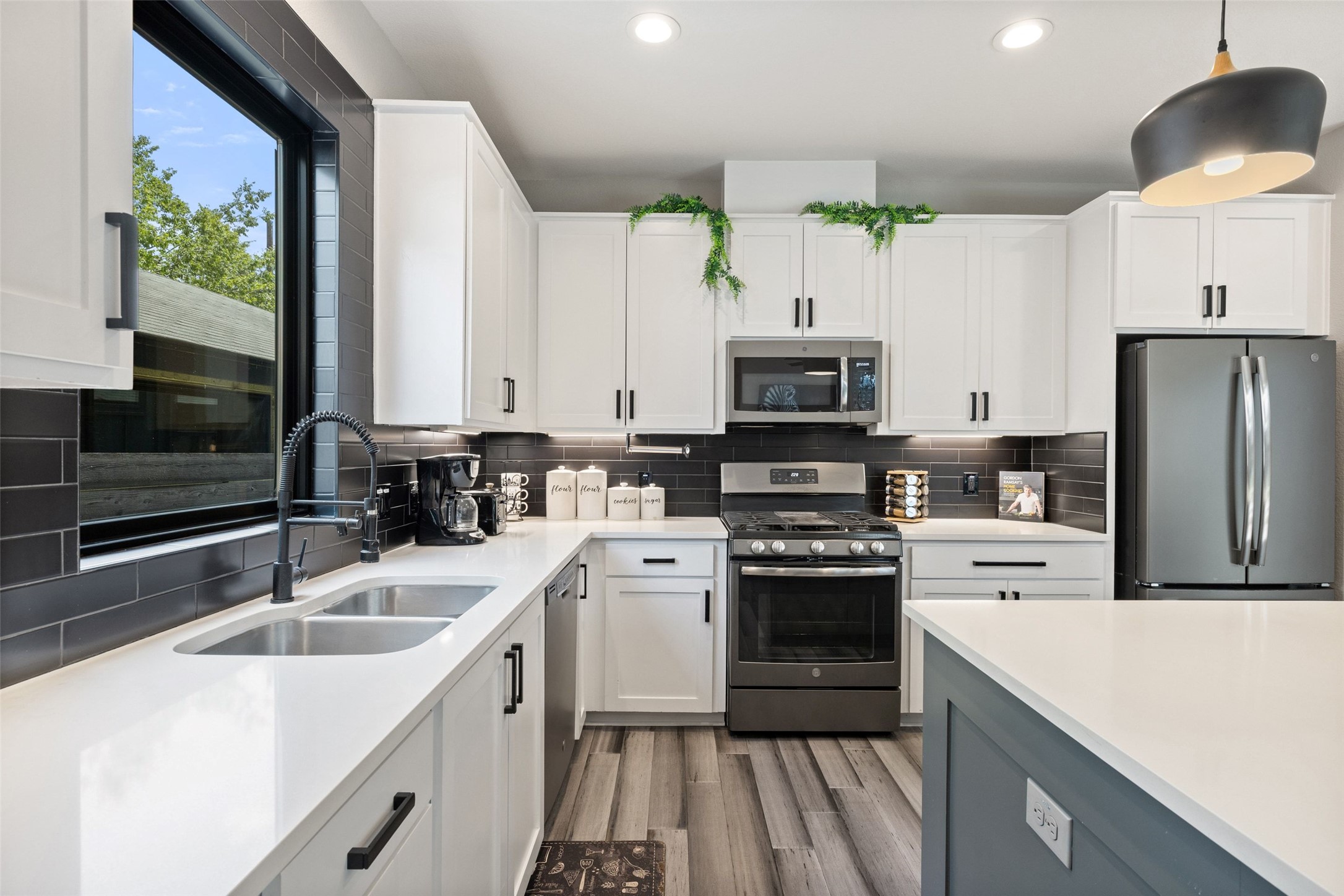 2202 Santa Rita Street Austin, TX 78702 - Photo 8 of 40 Spacious kitchen with tons of storage and island seating