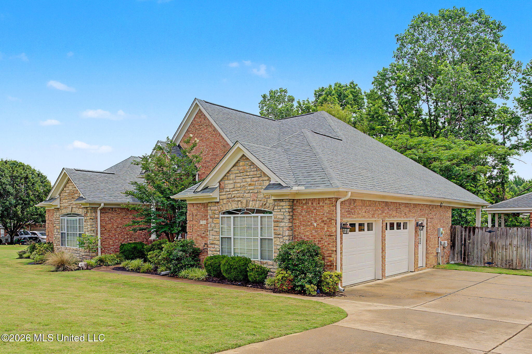 704 Shadow View Drive Hernando, MS 38632 - Photo 4 of 49 Concrete drive!