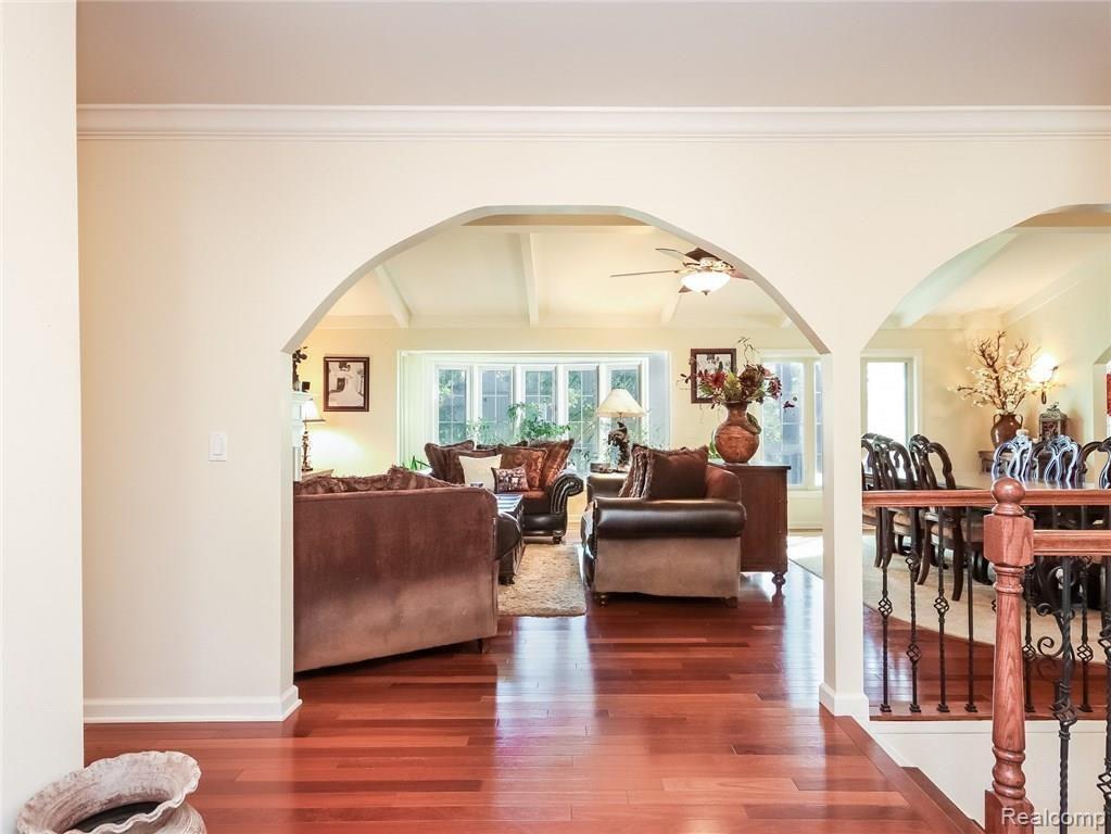 36837 Chesapeake Road Farmington Hills, MI 48335 - Photo 19 of 35