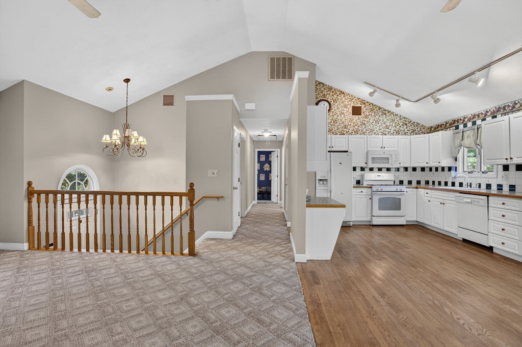 65 Phaeton Rock Road Lynn, MA 01904 - Photo 7 of 38