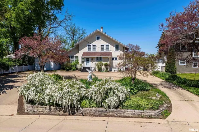 $251,500 | 2805 8th Avenue, Moline, IL 61265