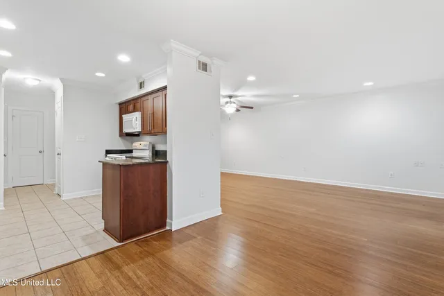 $415,000 | 527 Front Beach Drive, Unit 46, Ocean Springs, MS 39564