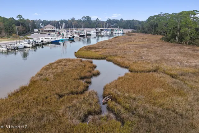 $415,000 | 527 Front Beach Drive, Unit 46, Ocean Springs, MS 39564