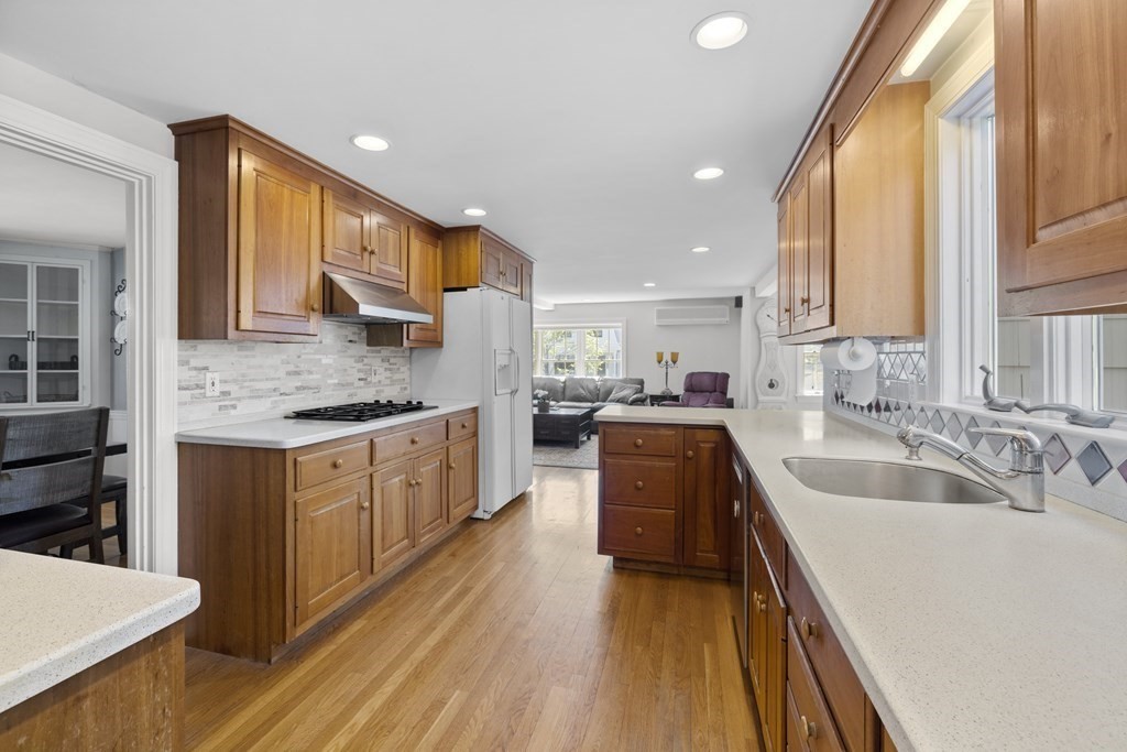 8 Tudor Road Needham, MA 02492 - Photo 11 of 42