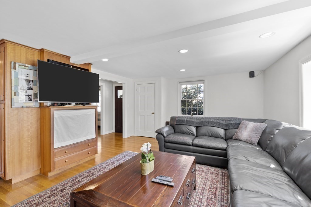 8 Tudor Road Needham, MA 02492 - Photo 6 of 42