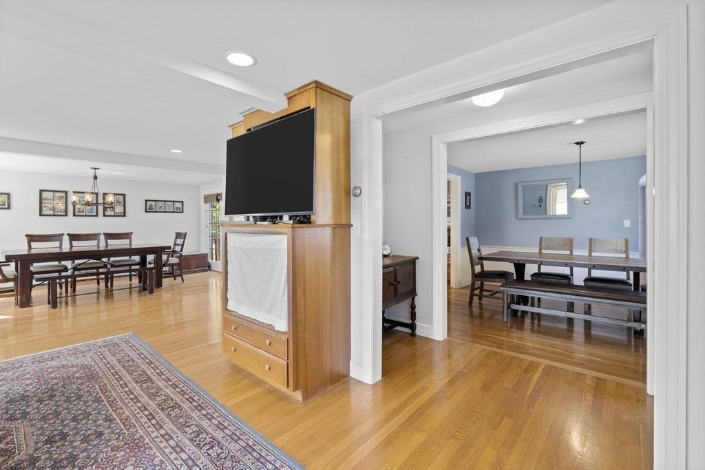 8 Tudor Road Needham, MA 02492 - Photo 7 of 42