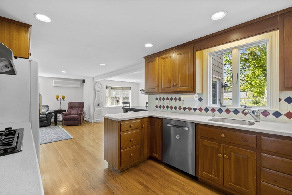 8 Tudor Road Needham, MA 02492 - Photo 10 of 42