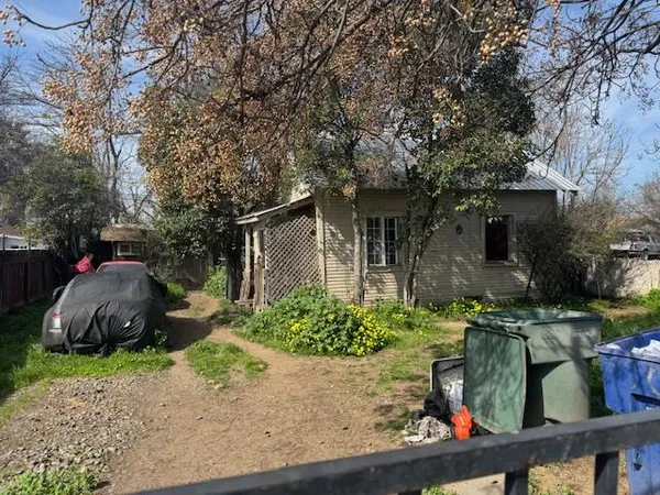 $100,000 | 568 South Recreation Avenue, Fresno, CA 93702