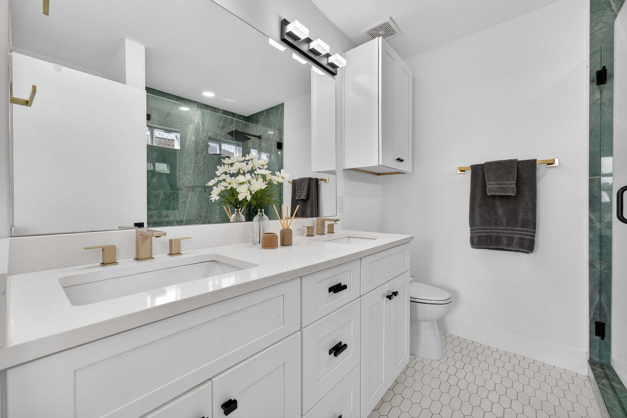 504 West Croslin Street Austin, TX 78752 - Photo 14 of 22 a bathroom with a sink a toilet and mirror