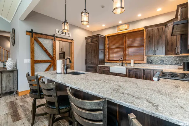 $975,000 | 1651 Sneed Road, Carbondale, IL 62902