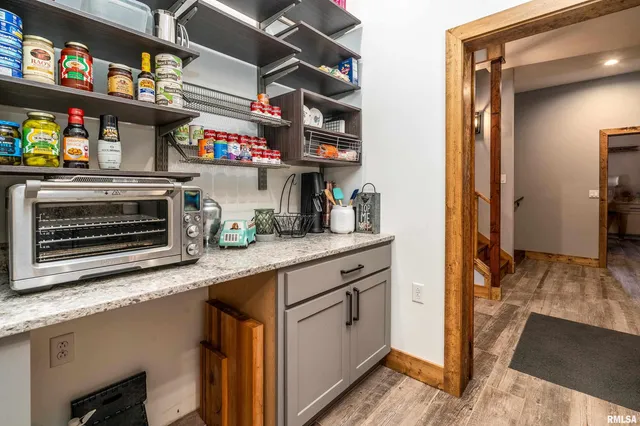 $975,000 | 1651 Sneed Road, Carbondale, IL 62902