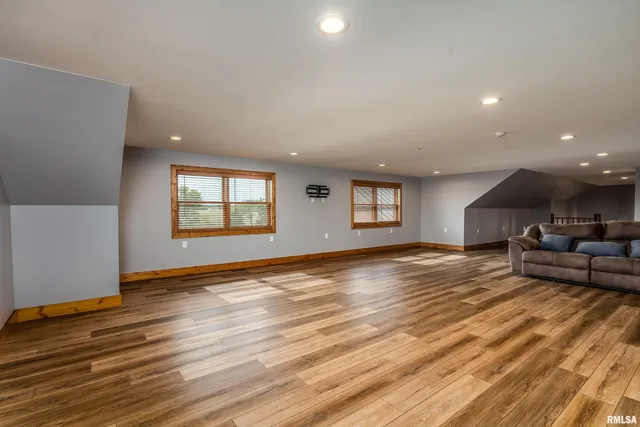 $975,000 | 1651 Sneed Road, Carbondale, IL 62902