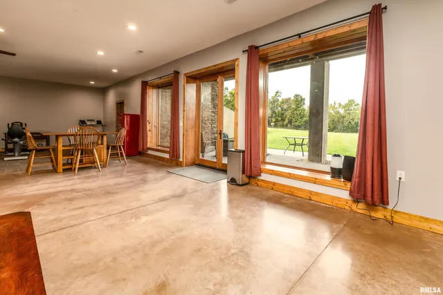 $975,000 | 1651 Sneed Road, Carbondale, IL 62902