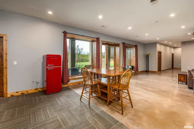 $975,000 | 1651 Sneed Road, Carbondale, IL 62902