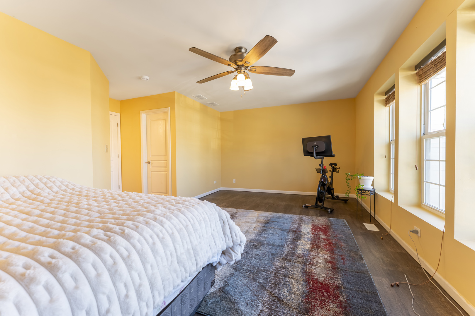 794 Pointe Drive, Unit 794 Crystal Lake, IL 60014 - Photo 13 of 20 a bedroom with a bed and a window
