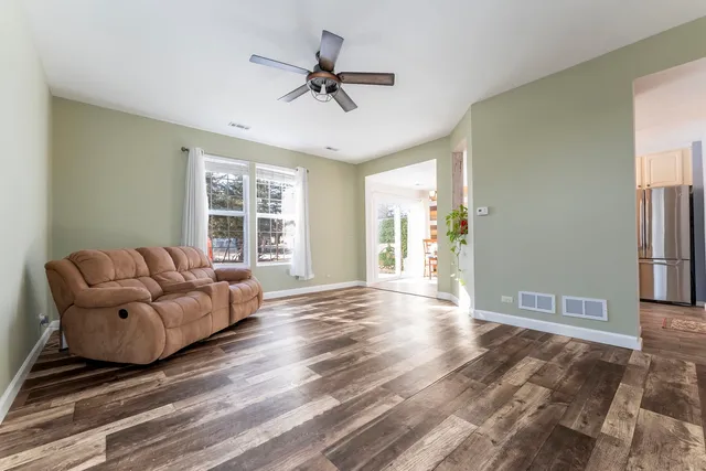 $300,000 | 794 Pointe Drive, Unit 794, Crystal Lake, IL 60014