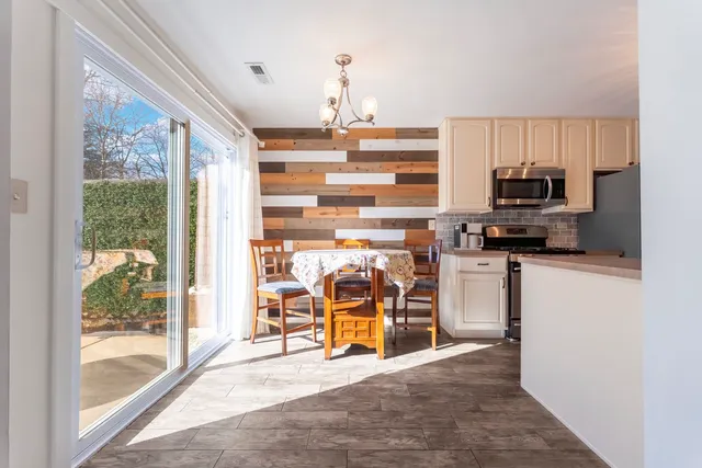 $300,000 | 794 Pointe Drive, Unit 794, Crystal Lake, IL 60014