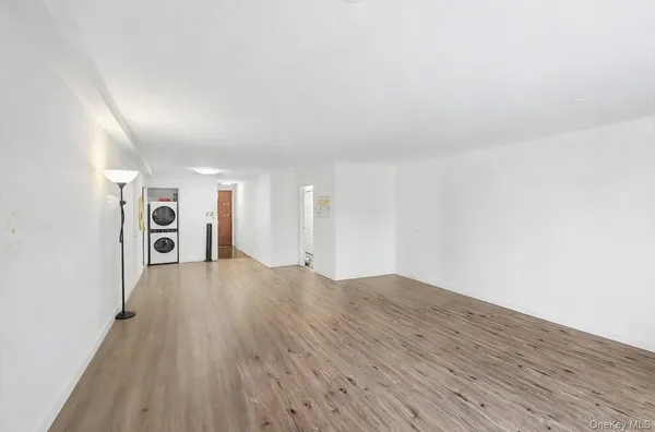 $628,000 | 100 Great Neck Road, Unit 4D, Great Neck, NY 11021