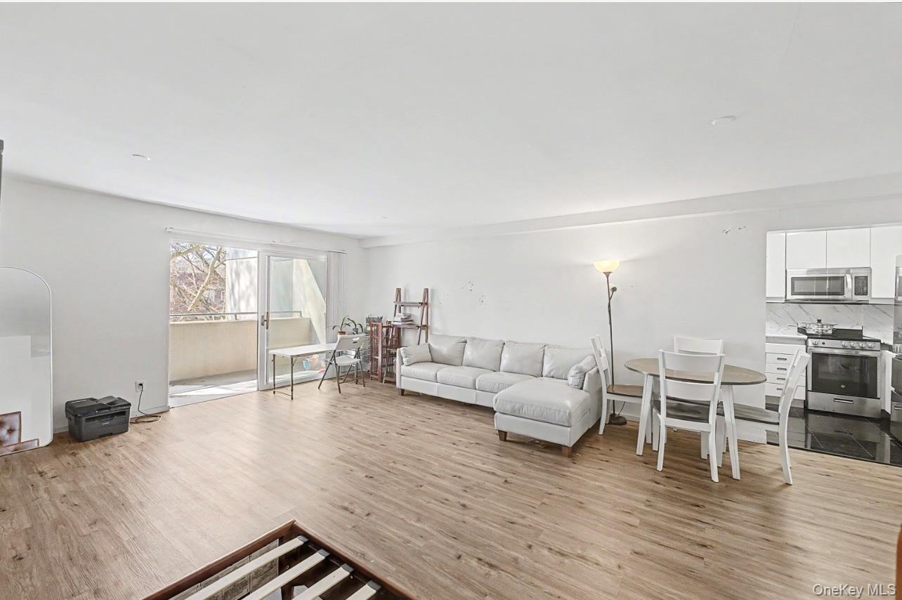 100 Great Neck Road, Unit 4D Great Neck, NY 11021 - Photo 13 of 32