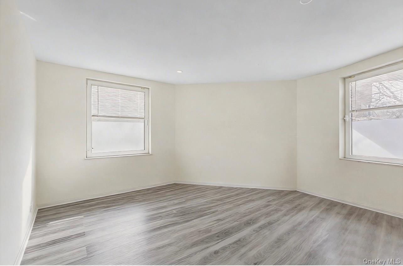 100 Great Neck Road, Unit 4D Great Neck, NY 11021 - Photo 17 of 32