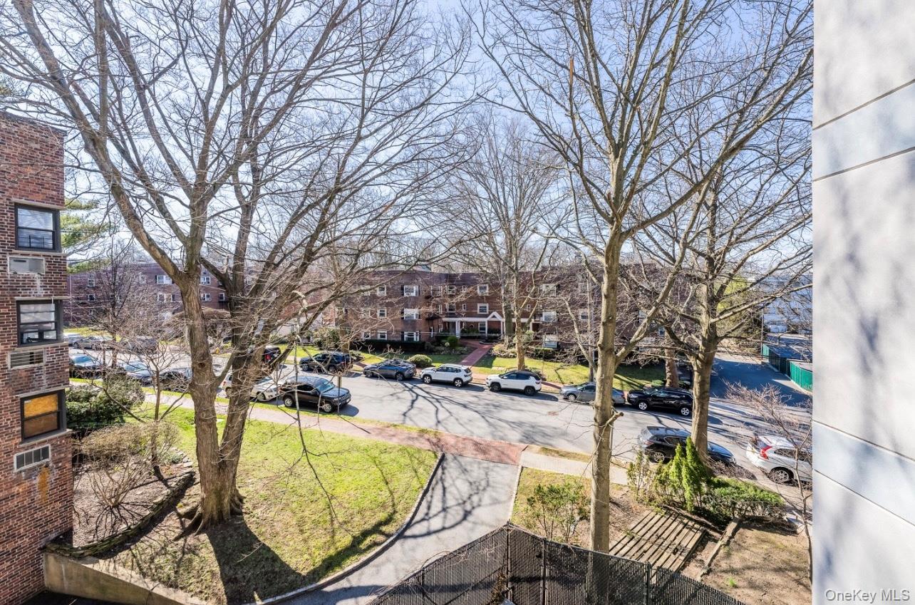 100 Great Neck Road, Unit 4D Great Neck, NY 11021 - Photo 26 of 32